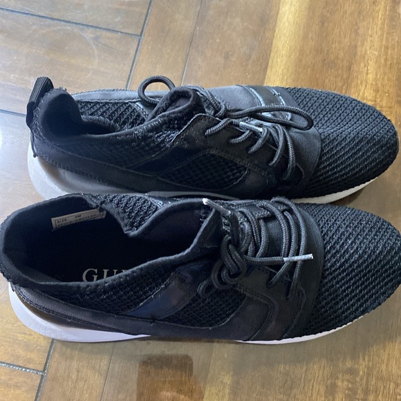 GUESS and VANS - Picture 4 of 13